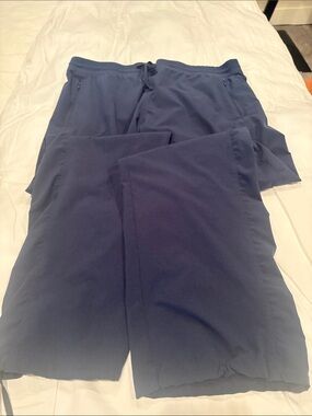 Kuhl like new Women’s athletic Hiking Jogger-Style pants-Lightweight